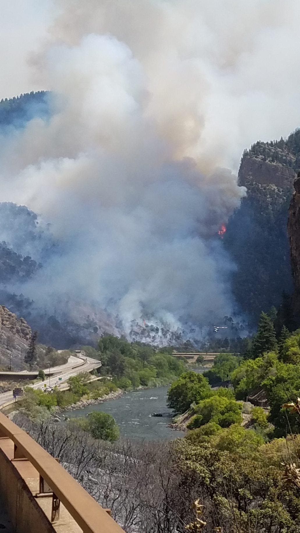 Grizzly Creek fire in Glenwood Canyon detail image