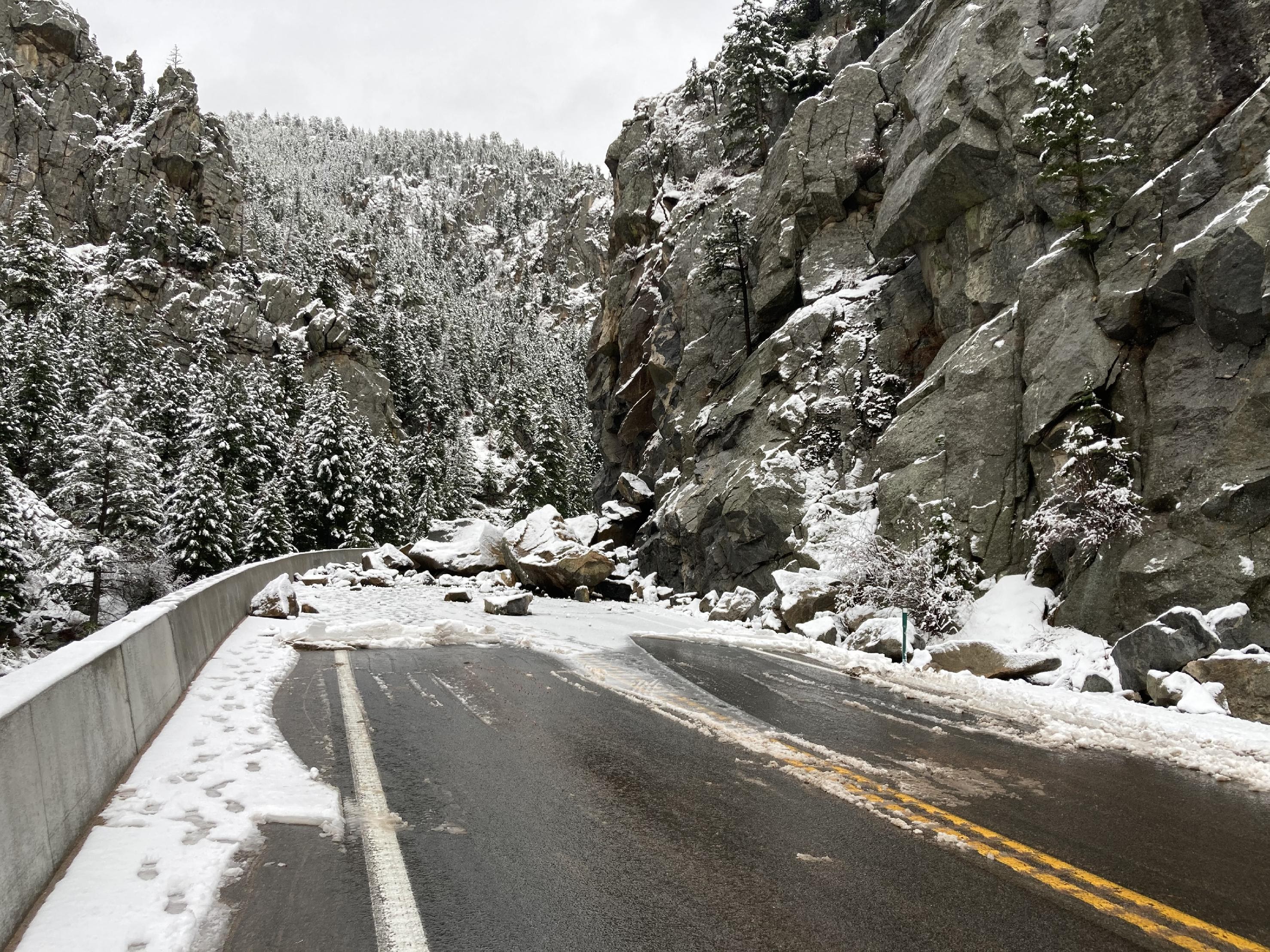 Snow and rockfall on roadway in Region 4 detail image