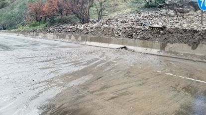 I-70 mudslide spilling over the guardrail in Glenwood Canyon detail image