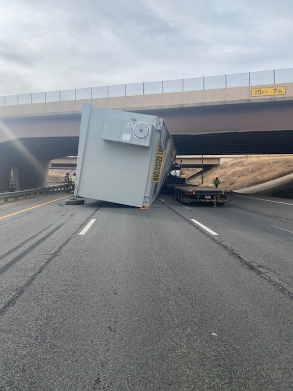 WB I-70 trailer and bridge collision