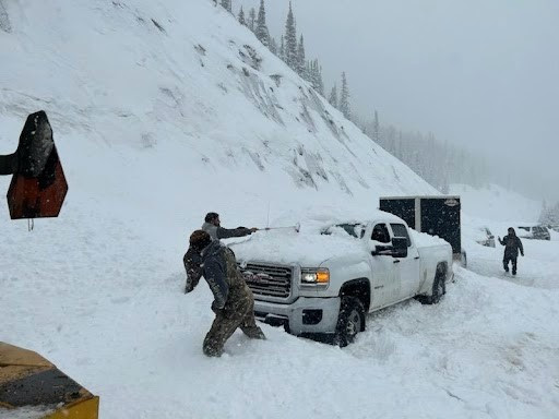 Cars in Avalanche Slide on Berthoud Pass in January 2024 detail image