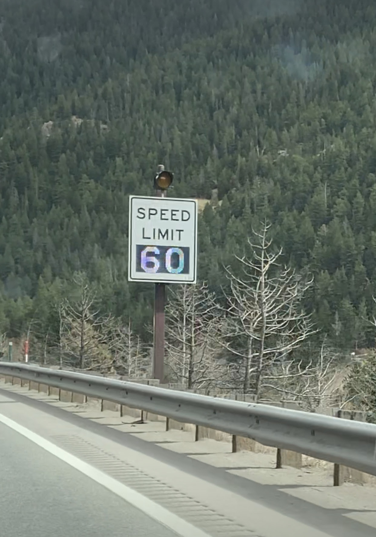 Variable speed limit sign installed on both sides of  eastbound I-70 between Georgetown and Idaho Springs.jpg detail image
