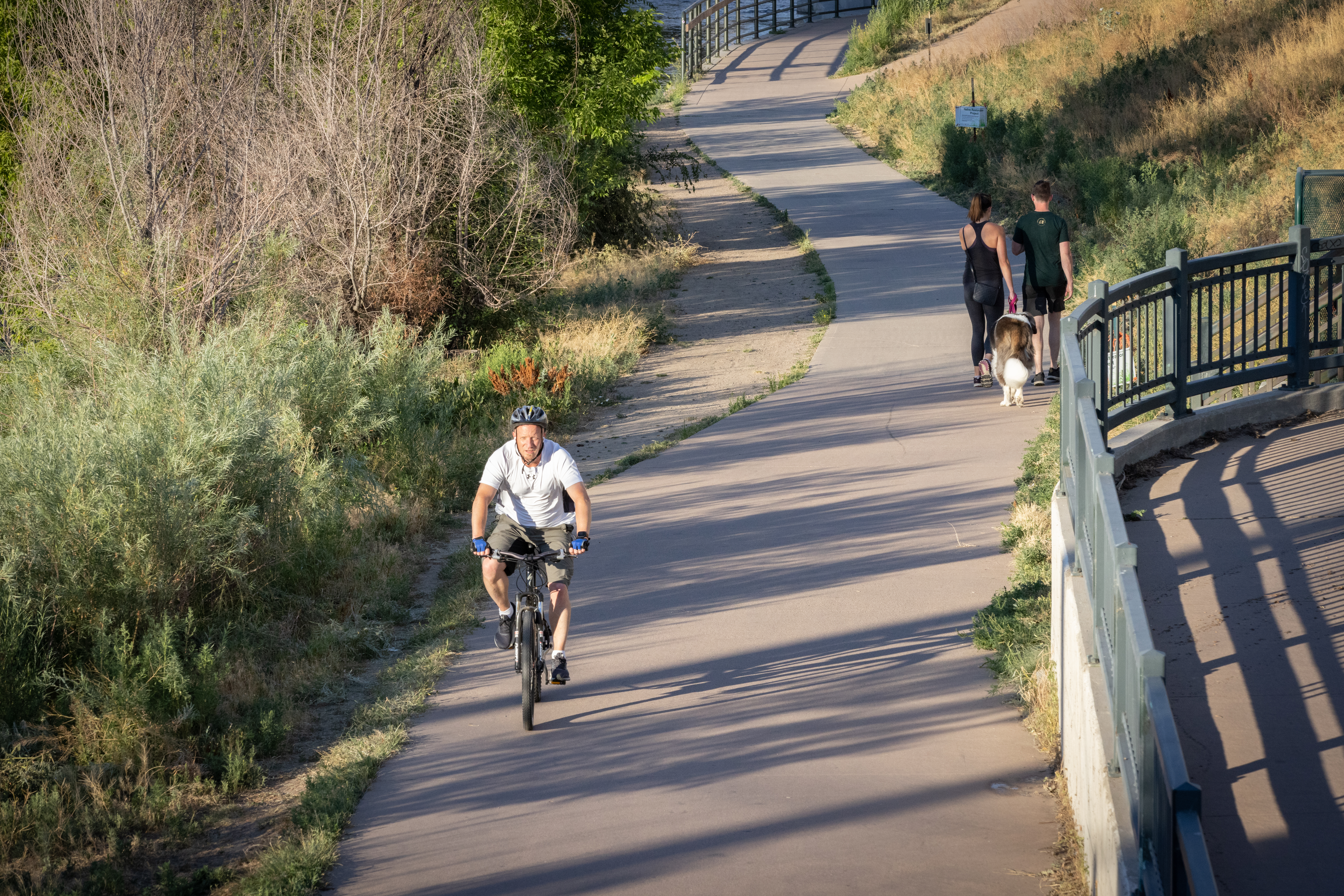 Bicyclist_And_Pedestrians_On_Shared_Use_Path.jpg detail image