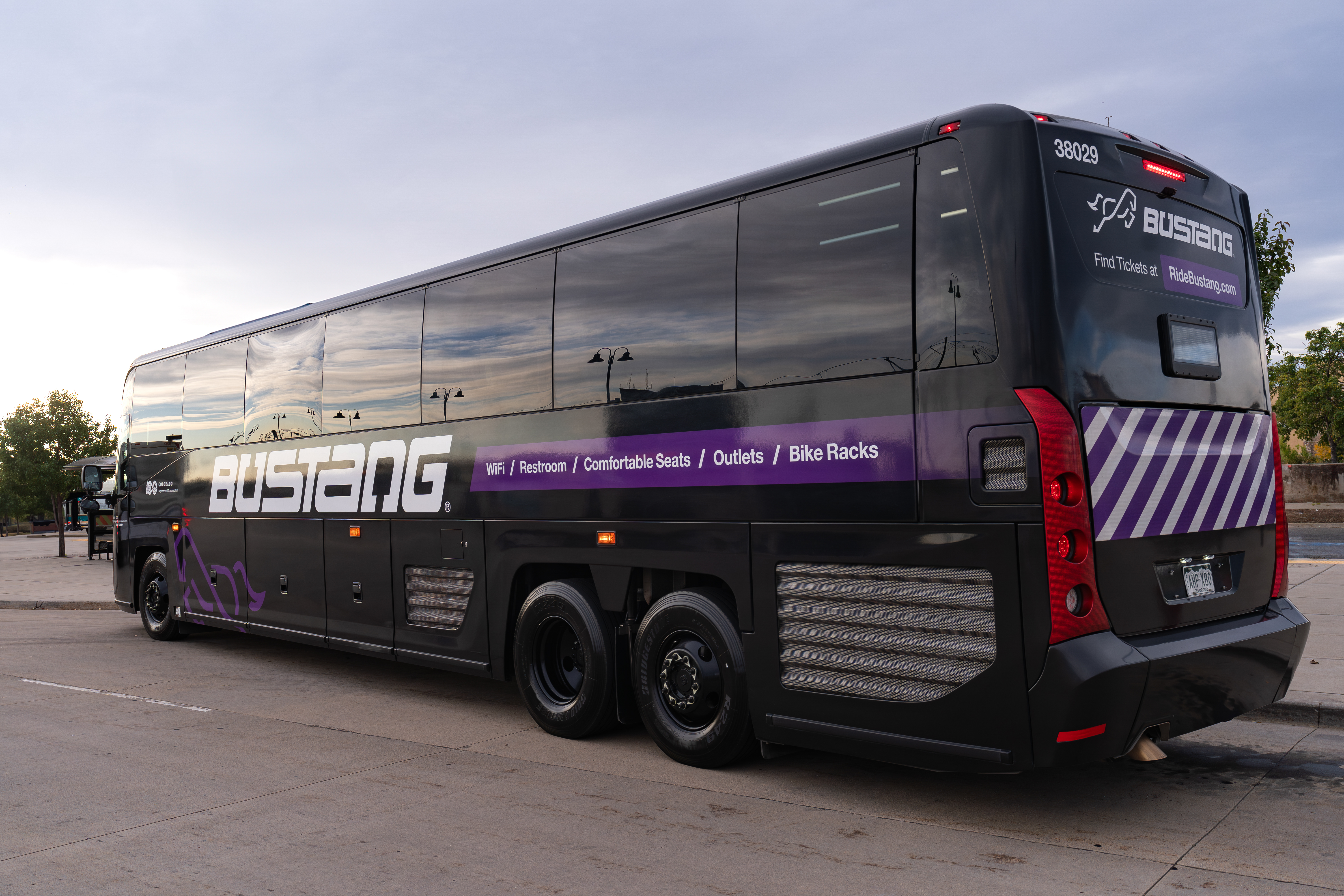Bustang_i70_Shoot1-01.jpg detail image