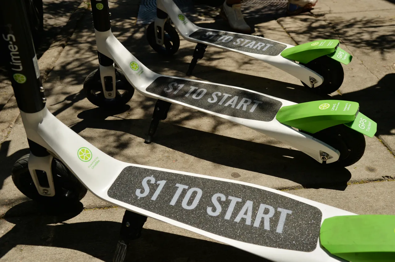 Scooters with green rear brake and text reads "S1 to Start"