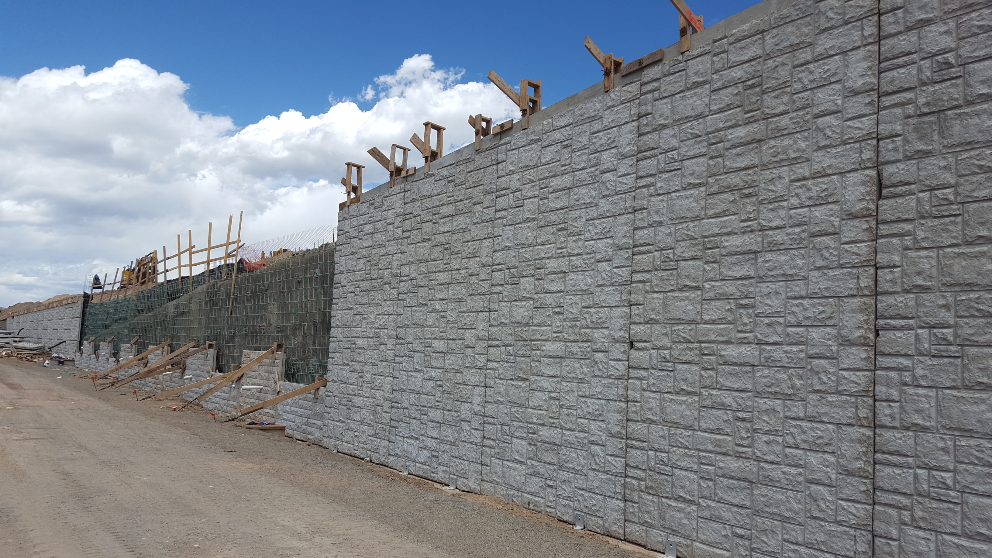 Wall Construction along the southbound E-470 ramp to westbound C-470. detail image