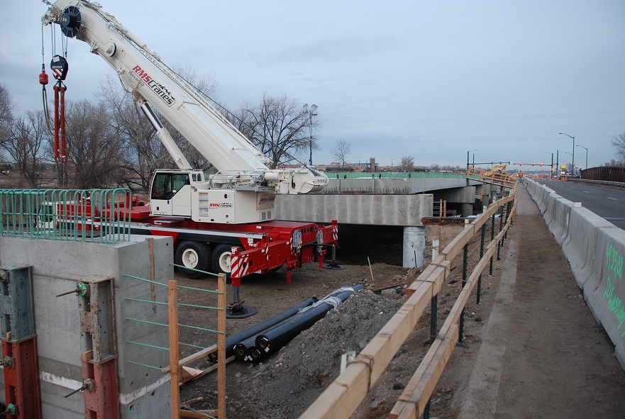 SH14 Dec2014 crane for girder placement detail image