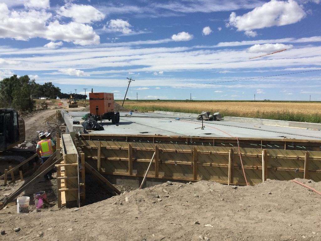 Expansion joint placement on new bridge on CO 10