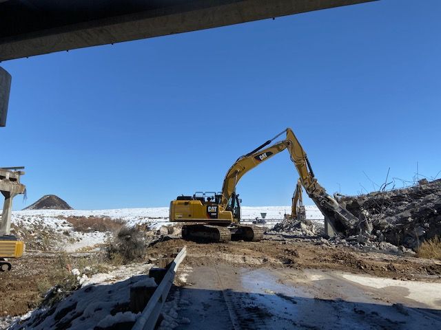 Crews remove remains of the northbound bridge detail image