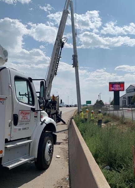 Electrical crews setting signal pole at 58th Avenue on ramp.jpg detail image
