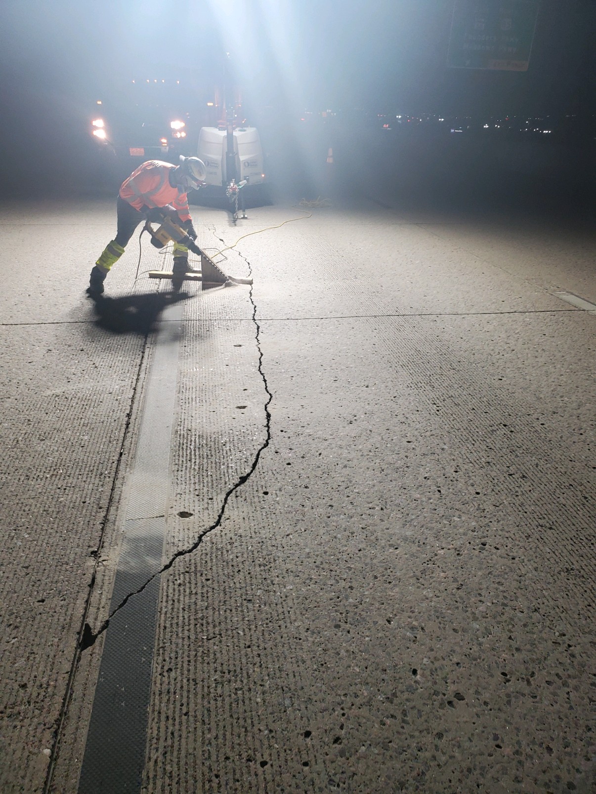 July 2023: Crews performing concrete crack stabilization and filling them with sealant on southbound I-25. detail image
