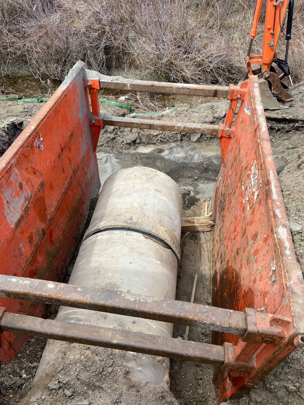 closeup drainage pipes at site of I-25 culvert.jpg detail image
