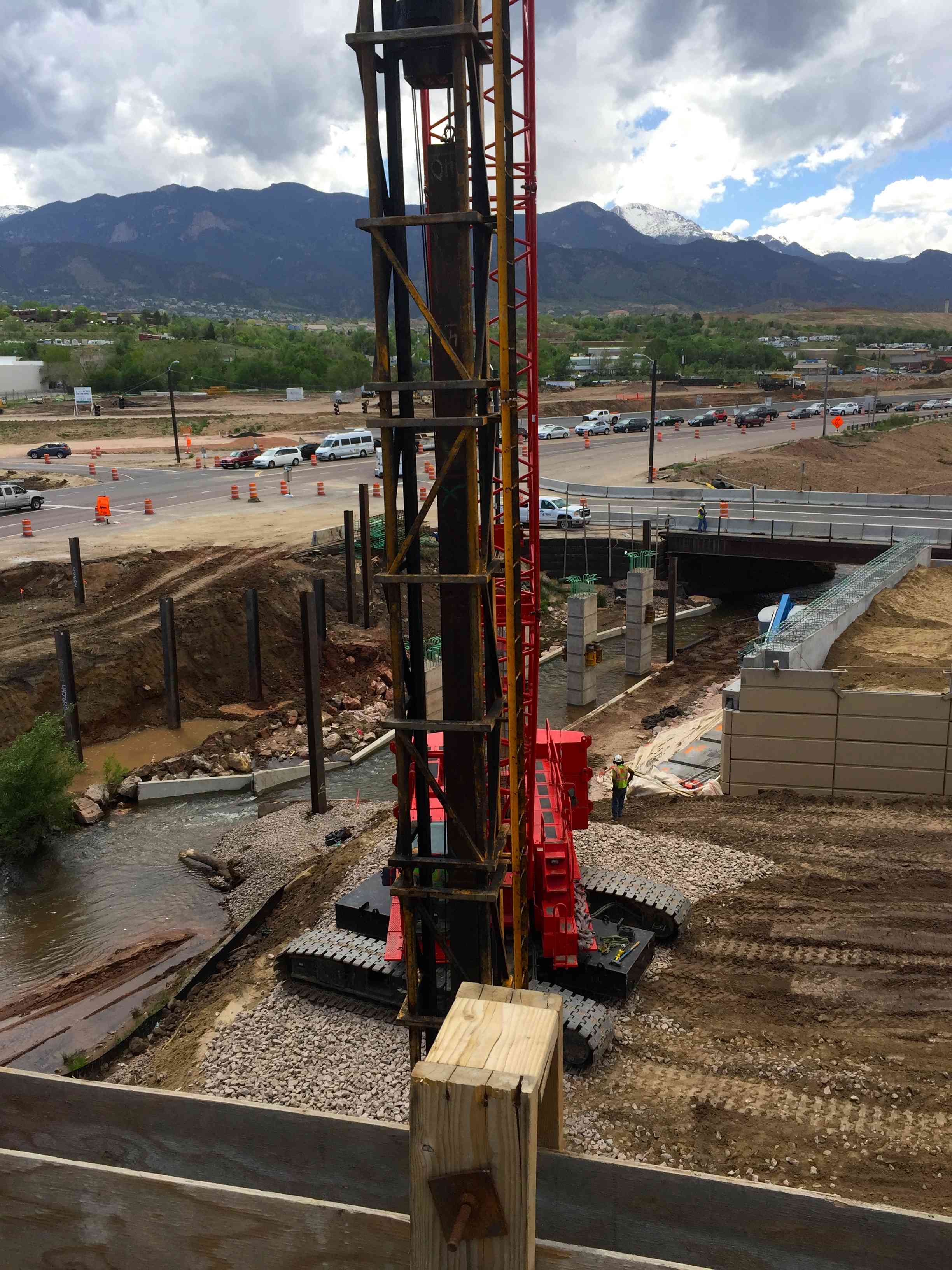 Southbound I-25 work on permanent off-ramp over Fountain Creek detail image