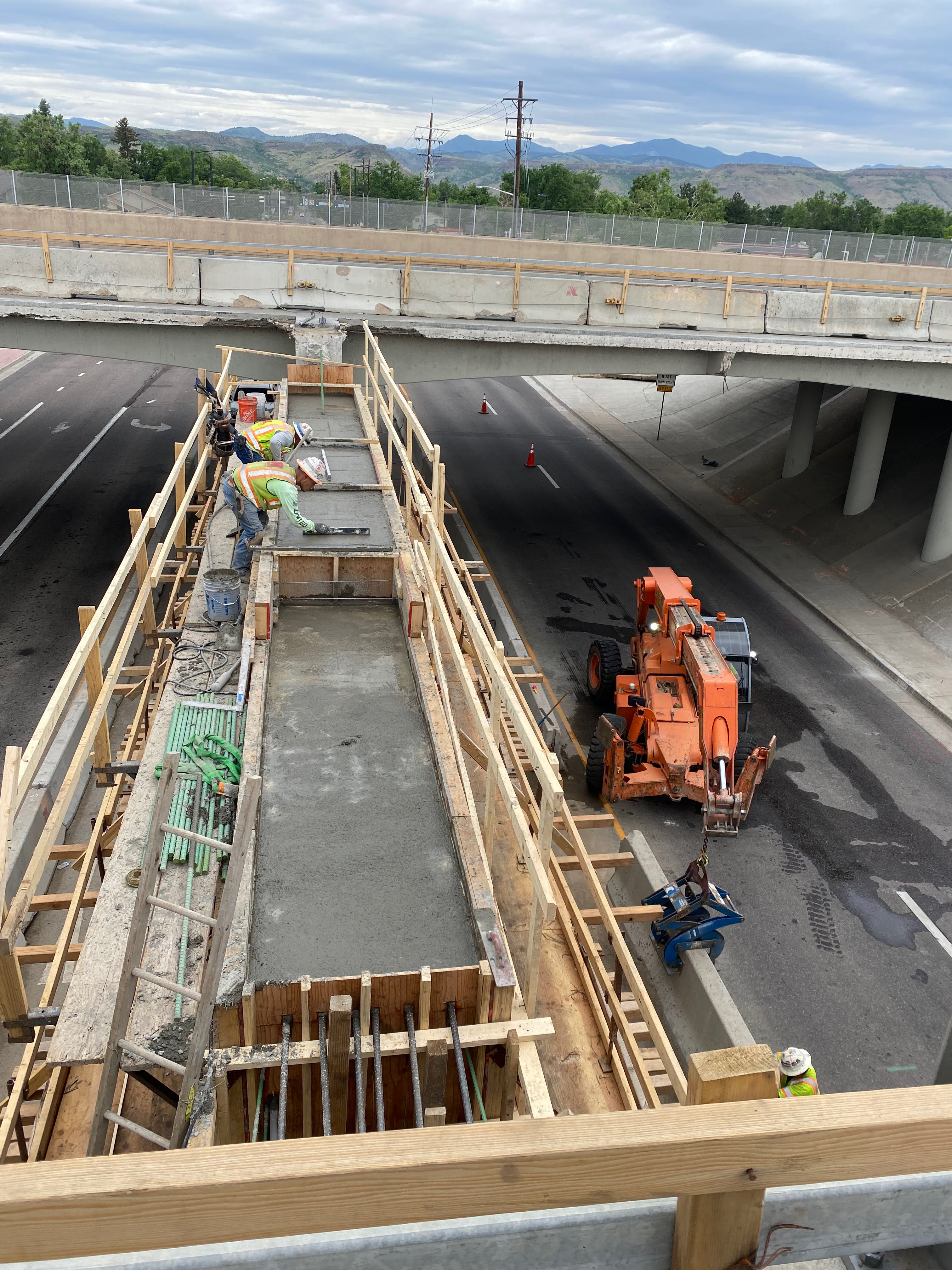 Crews performing column and pier cap work on the new westbound bridge - Photo Rocksol.jpg detail image