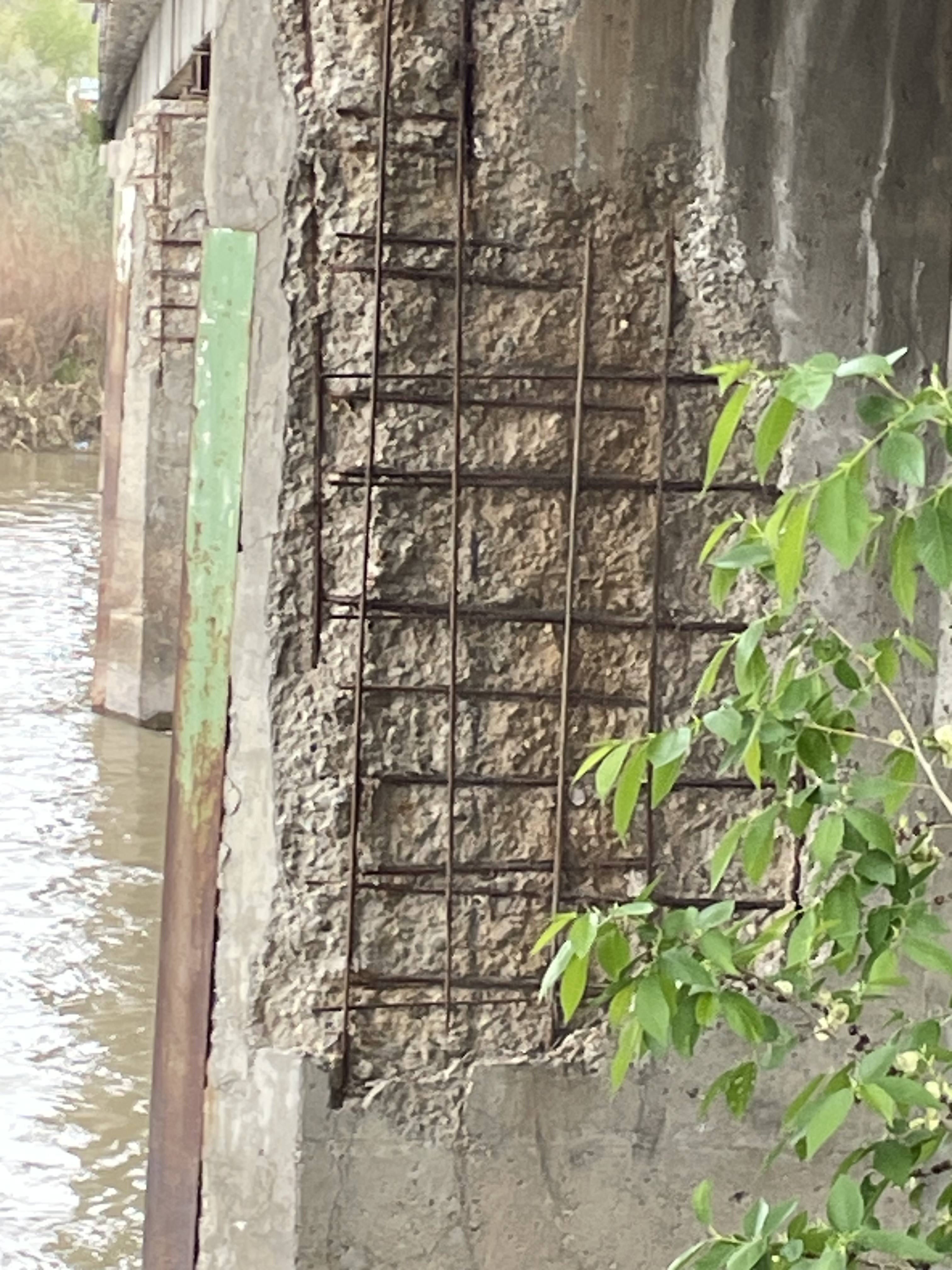 CO 340 Resurfacing in Mesa County Concrete bridge pillar pre-improvements.jpg detail image