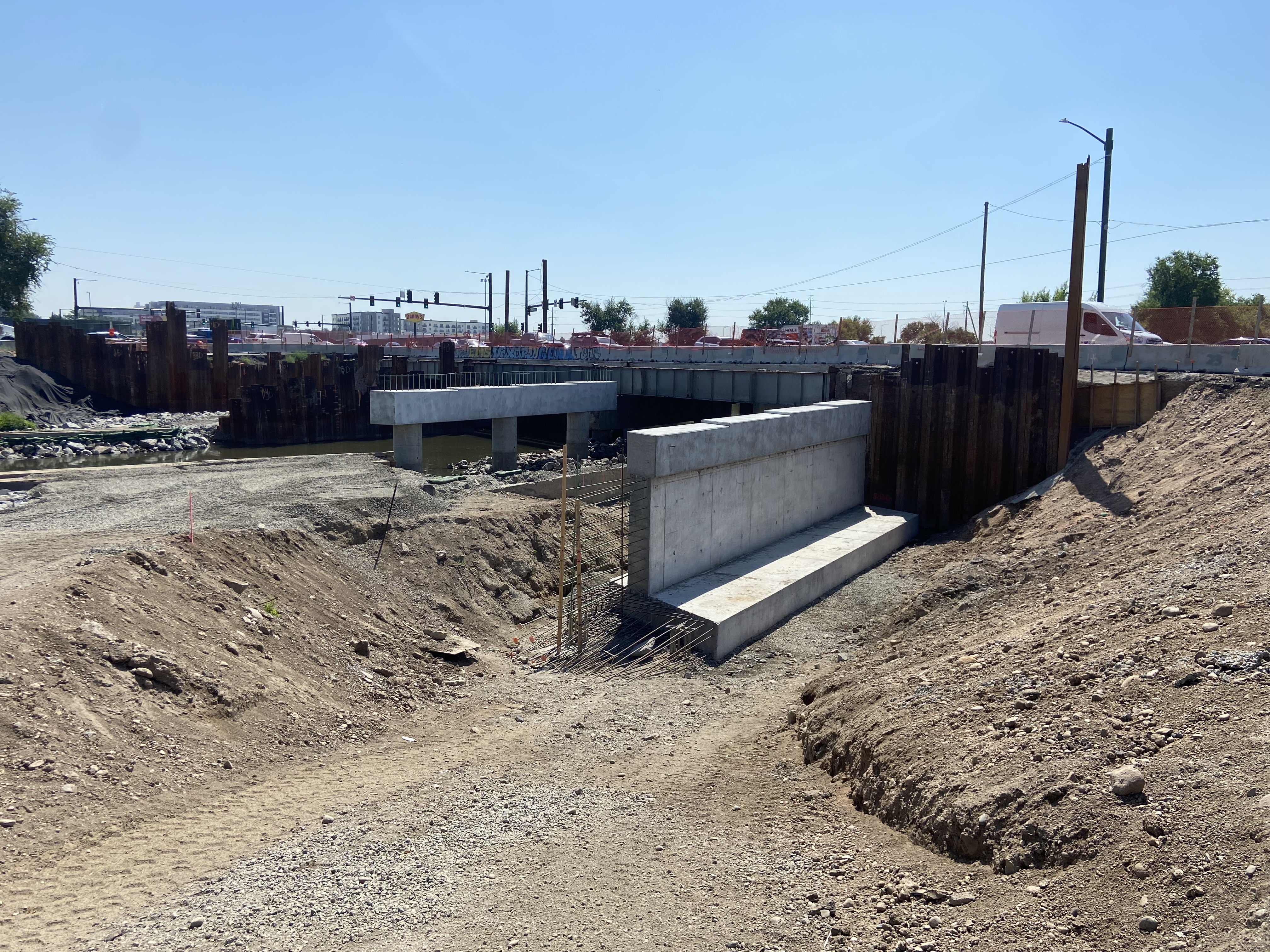 I-25_alameda bridge pier_southeast.jpg detail image