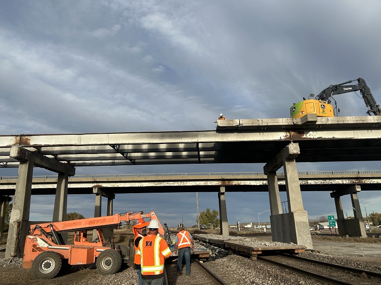 Removal of the southbound I-25 bridge in progress Photo Siete Inc..jpg detail image