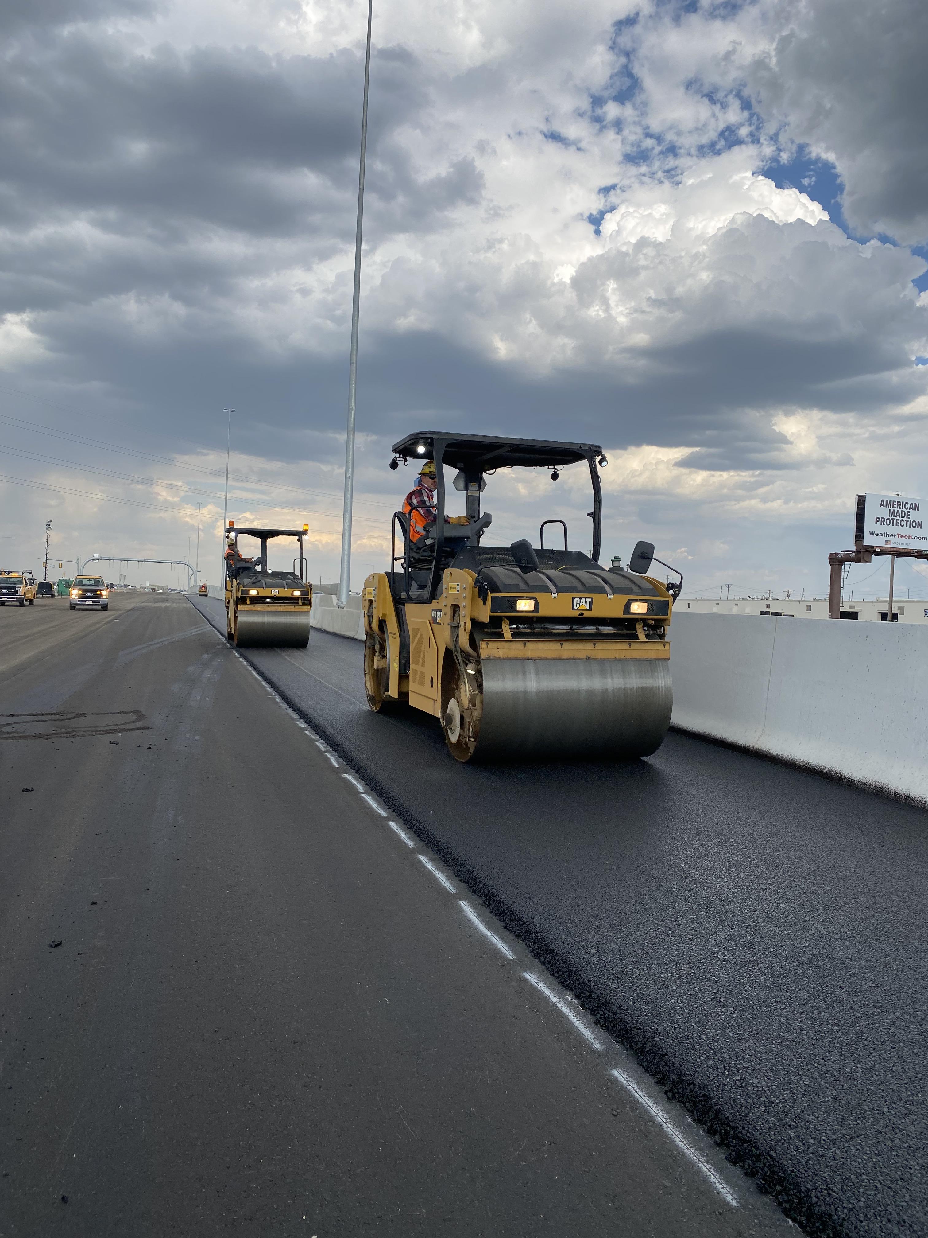 Paving operations in the center segment on the Central 70 Project (between Colorado Boulevard and Quebec Streets) .JPG detail image