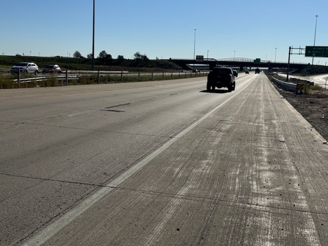 I-70 Pavement Repairs from Chambers to E-470 - Existing pavement eastbound I-70 just east of Pena Boulevard.jpg detail image
