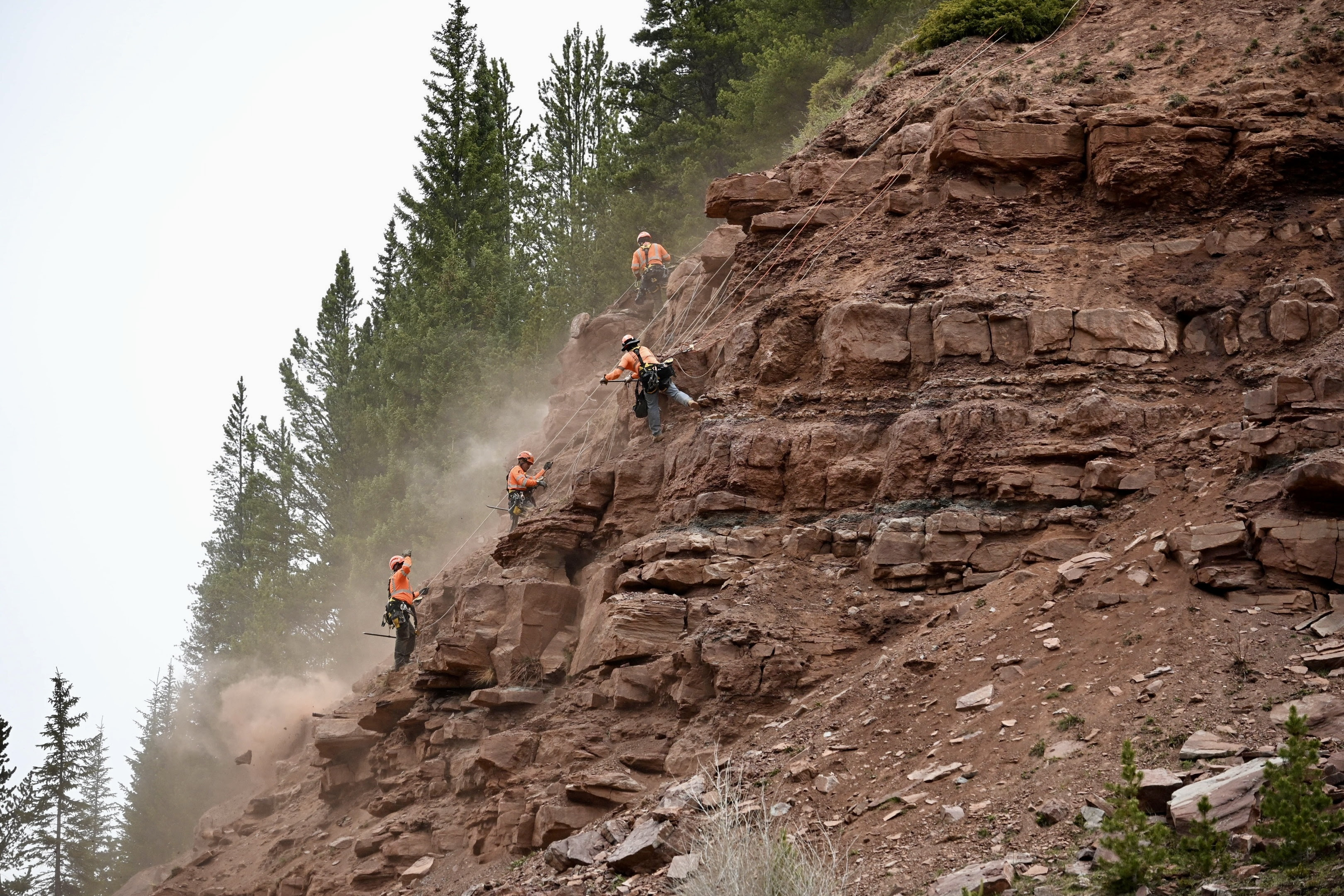 I-70 West Vail Pass Auxiliary Lanes Rockscaling Crews.jpg detail image