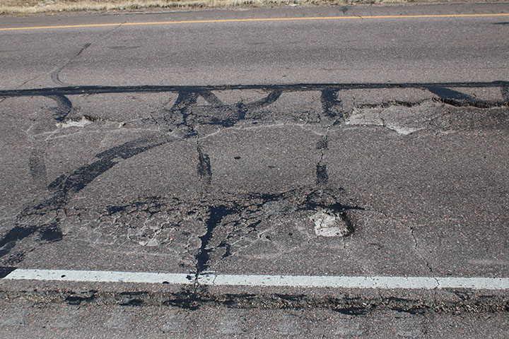 Road damage on I-25 detail image