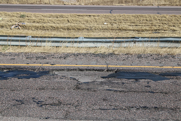 damaged shoulder on I-25 detail image