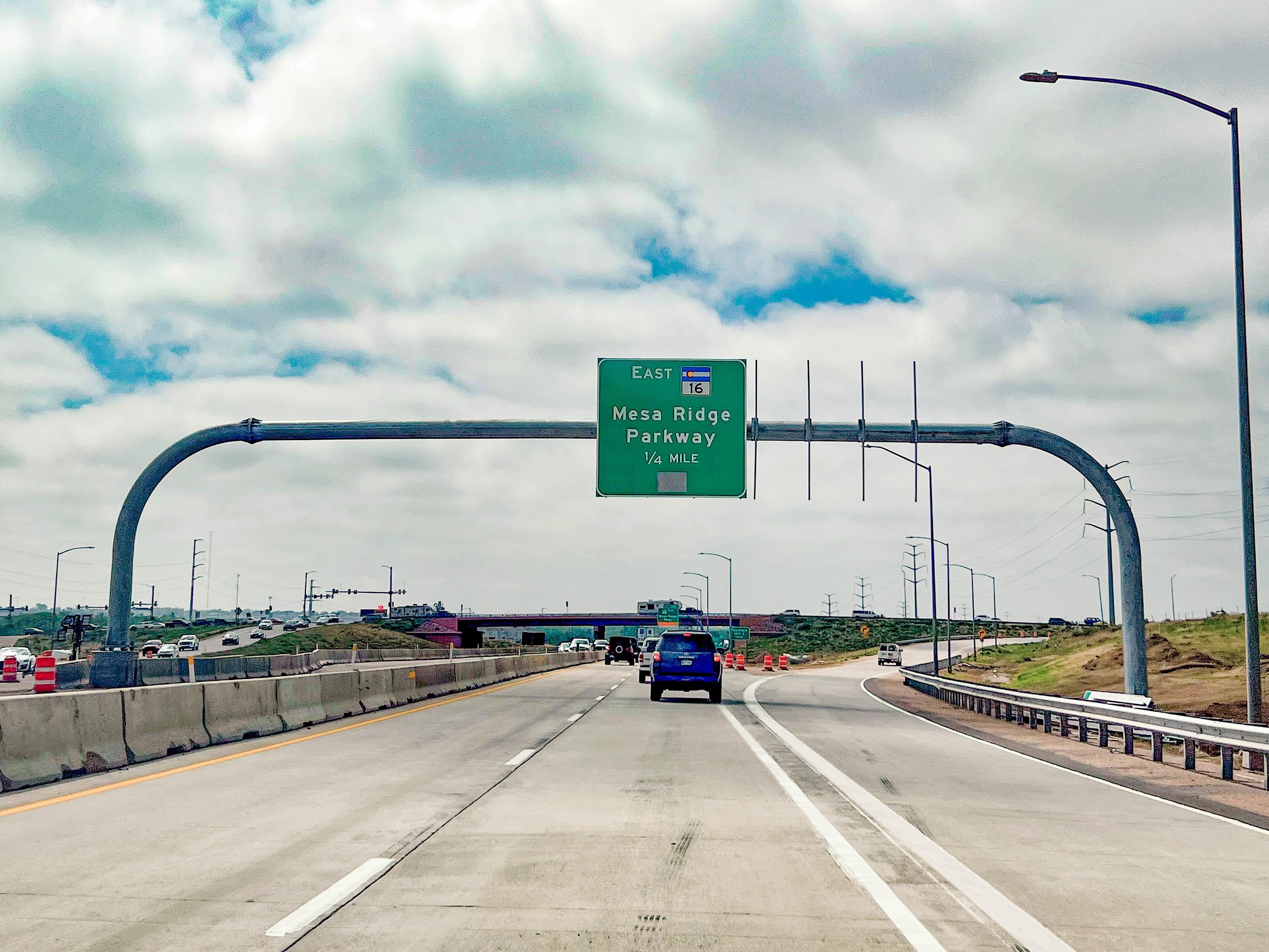 New interstate sign_Mesa_Ridge_sign_southbound on i25.jpg detail image
