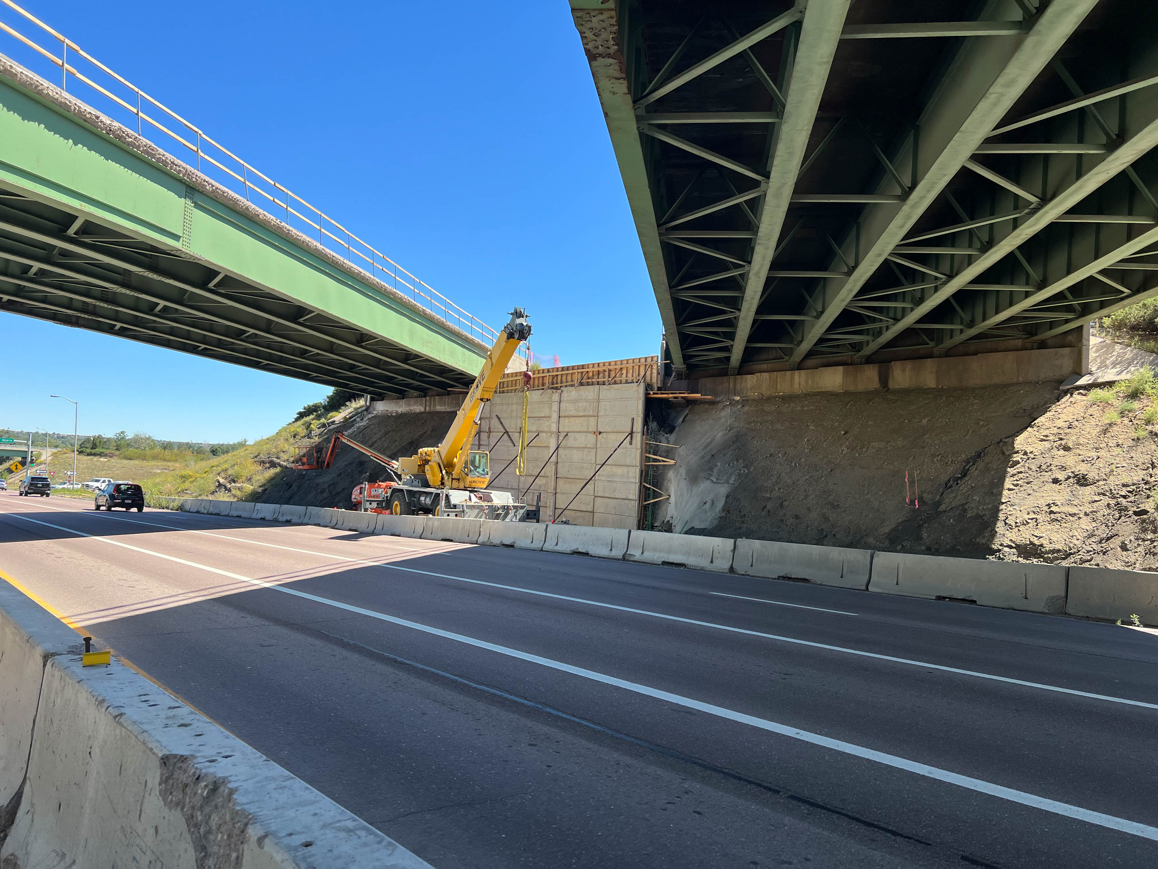 I25 Concrete Retaining Wall_full.jpg detail image