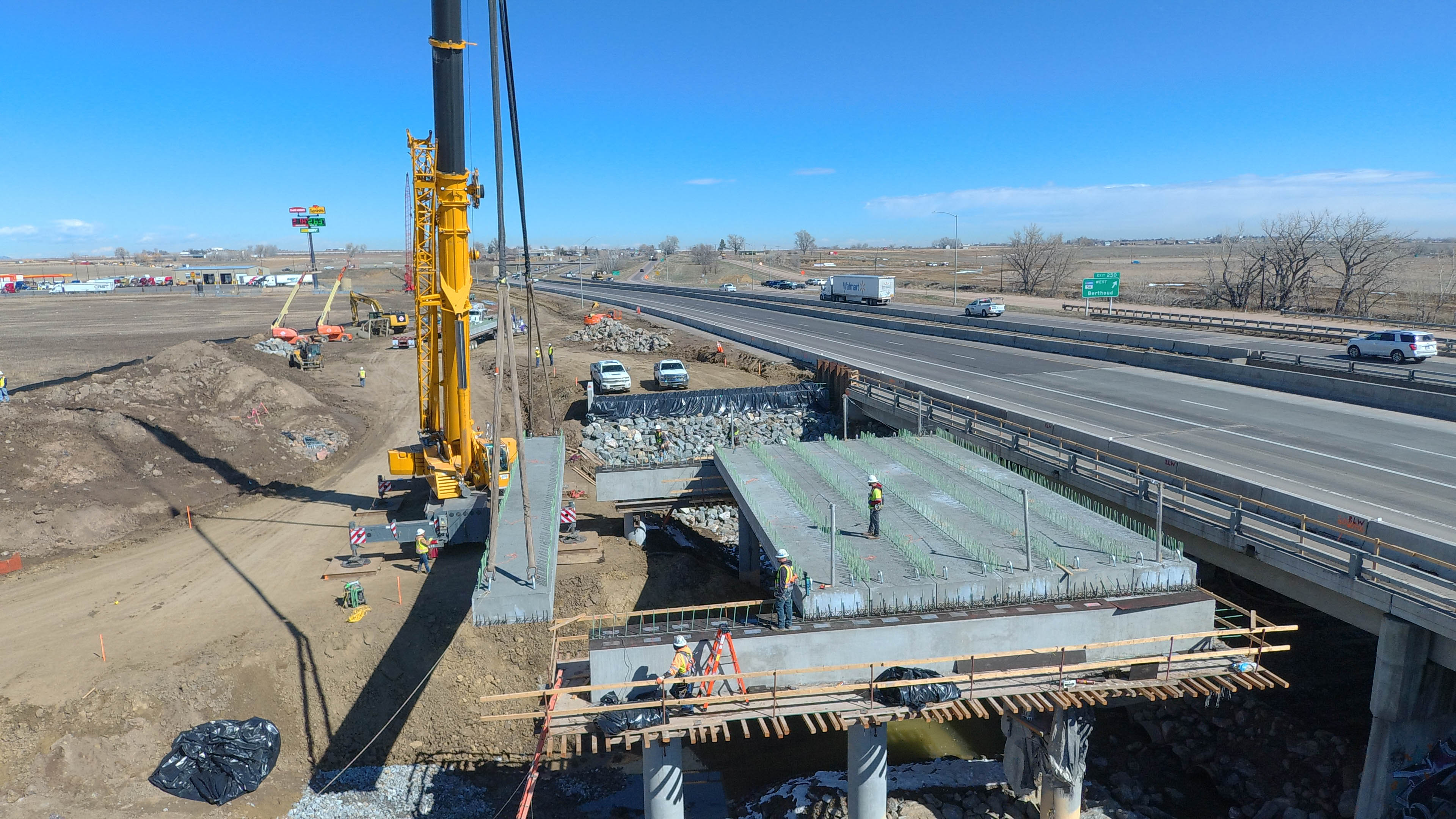 I-25 Segment 6 - Crane Work for Bridge detail image