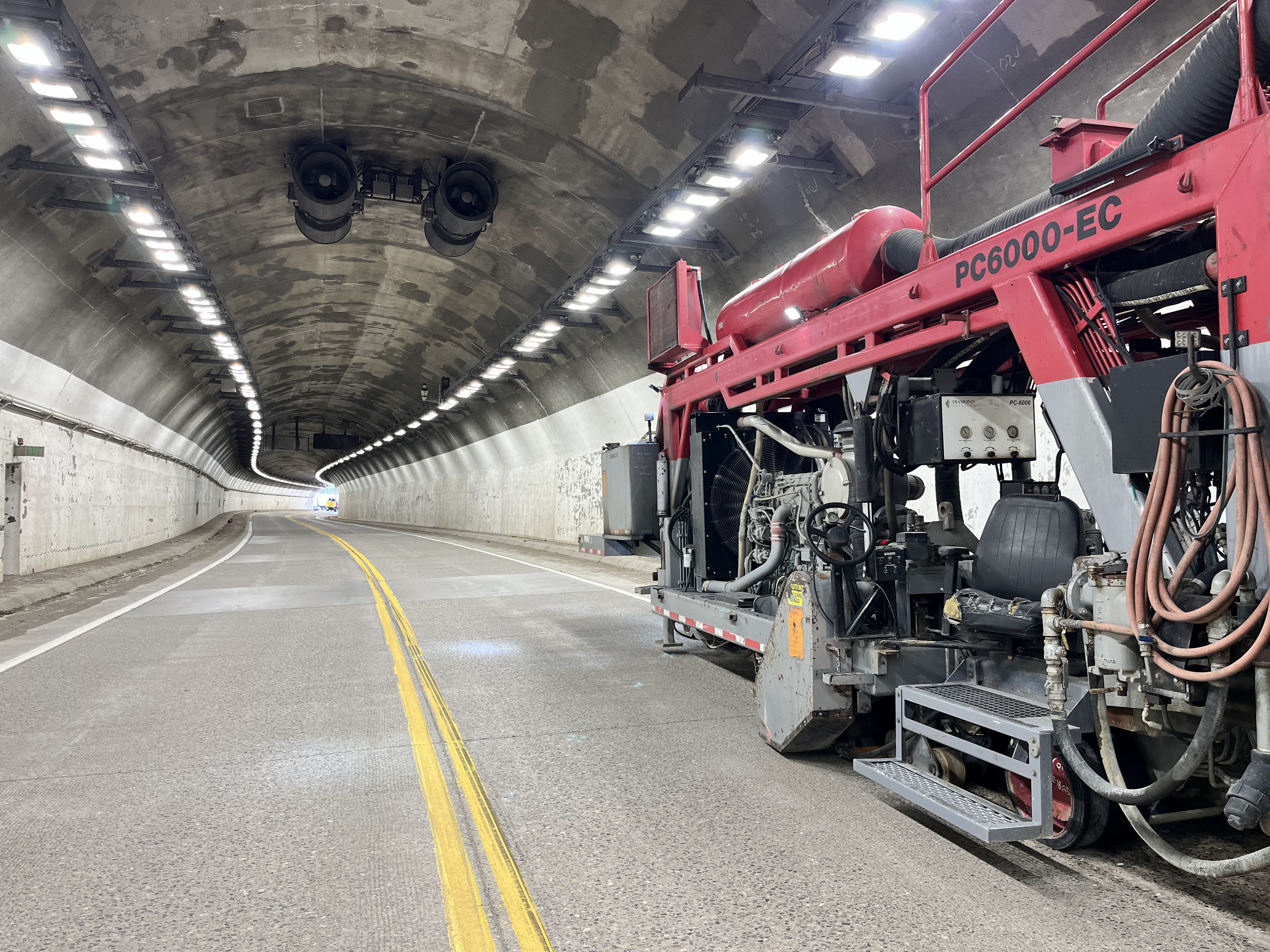 Wolf Creek Tunnel Maintenance Us 160 Diamond Grind Surface Machine detail image